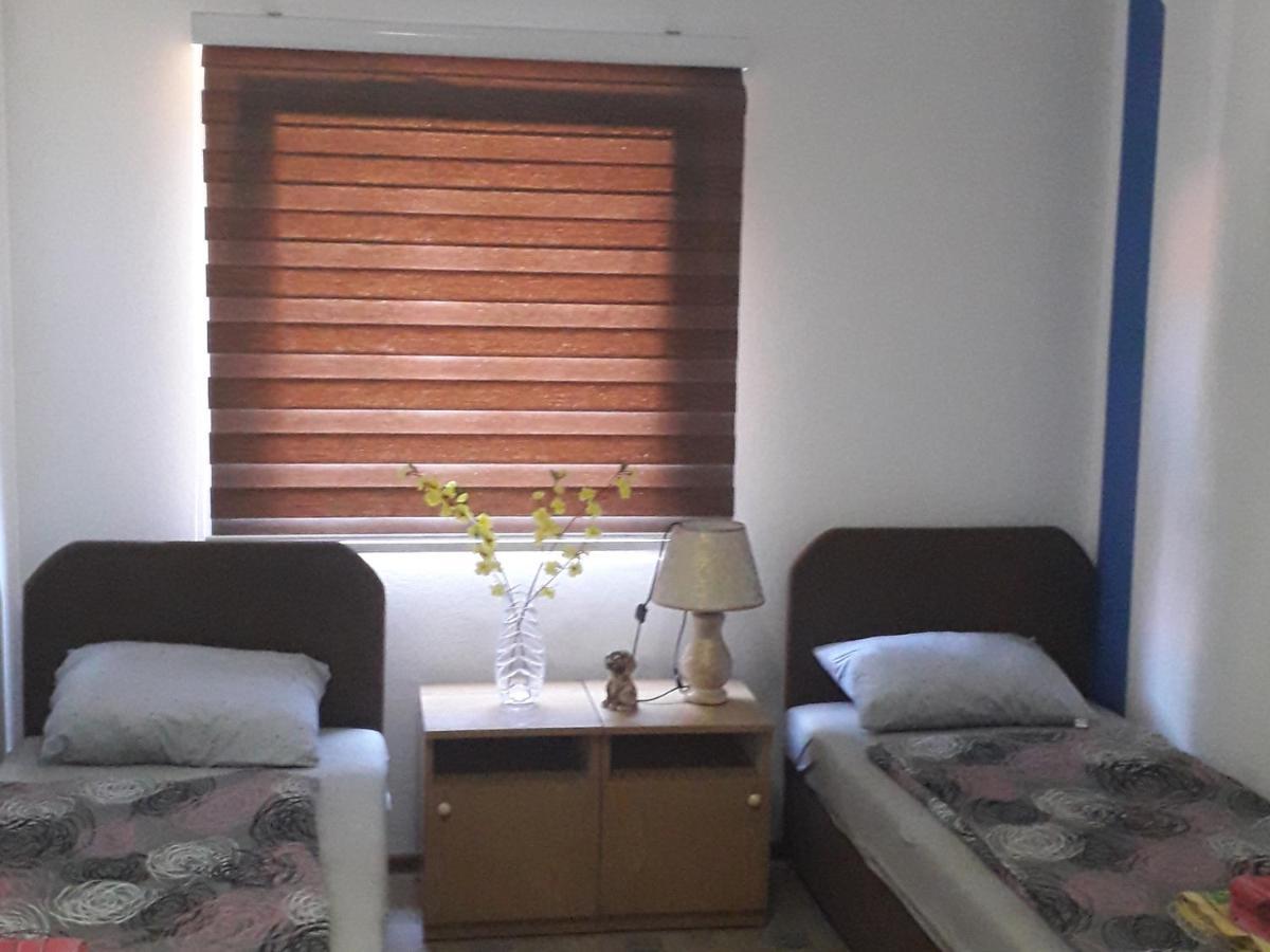 Hostel Topic Banja Luka Szoba fotó