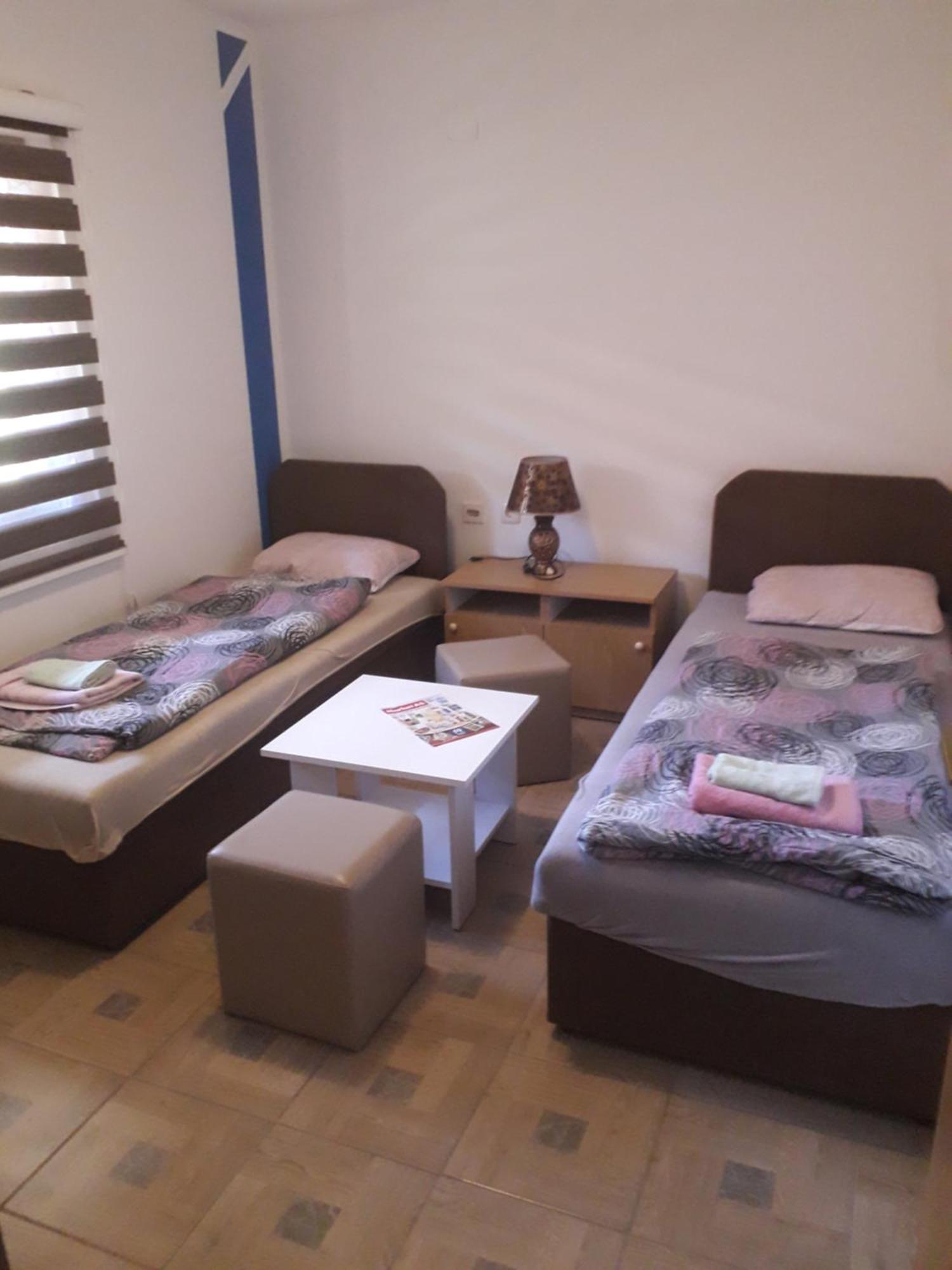 Hostel Topic Banja Luka Szoba fotó