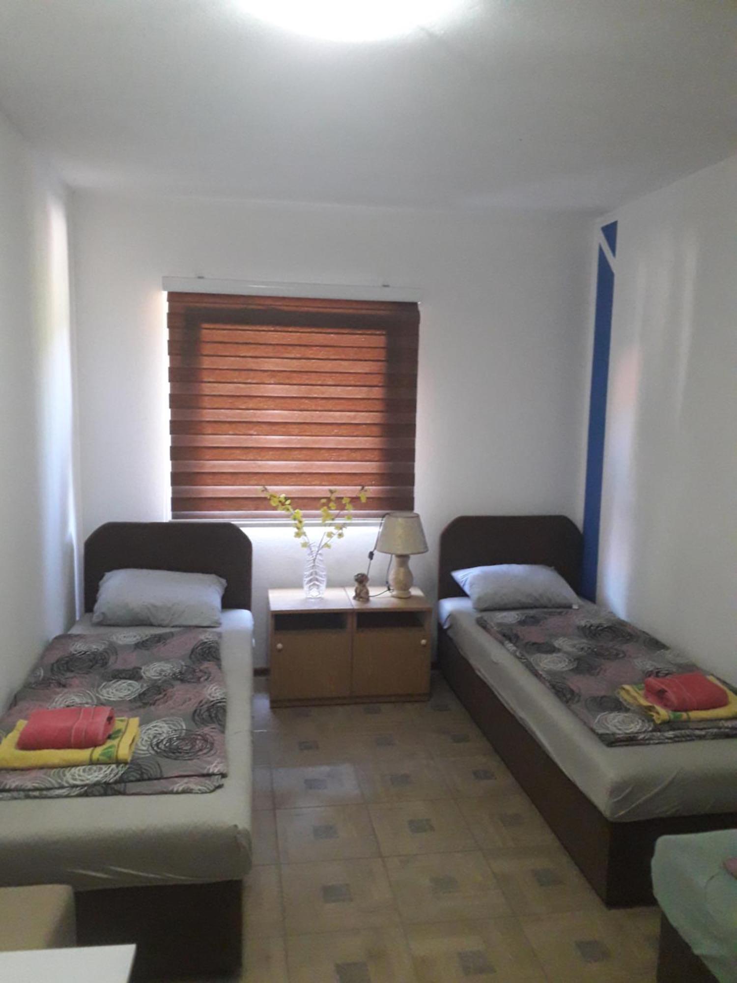 Hostel Topic Banja Luka Szoba fotó